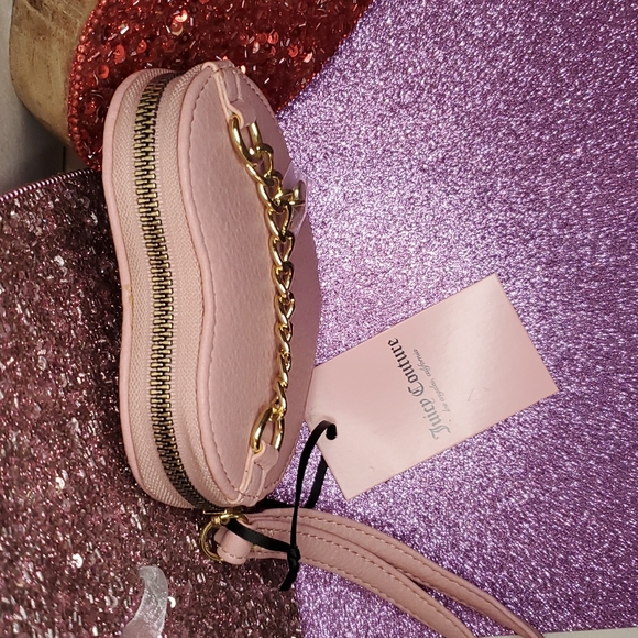 🎉HP🎉Juicy Couture 💘NWT💘 Luxe Links Light Pink Heart Shaped Wristlet!💘💘💘 - Picture 5 of 16